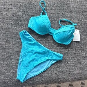 Dippin Daisy’s bikini set